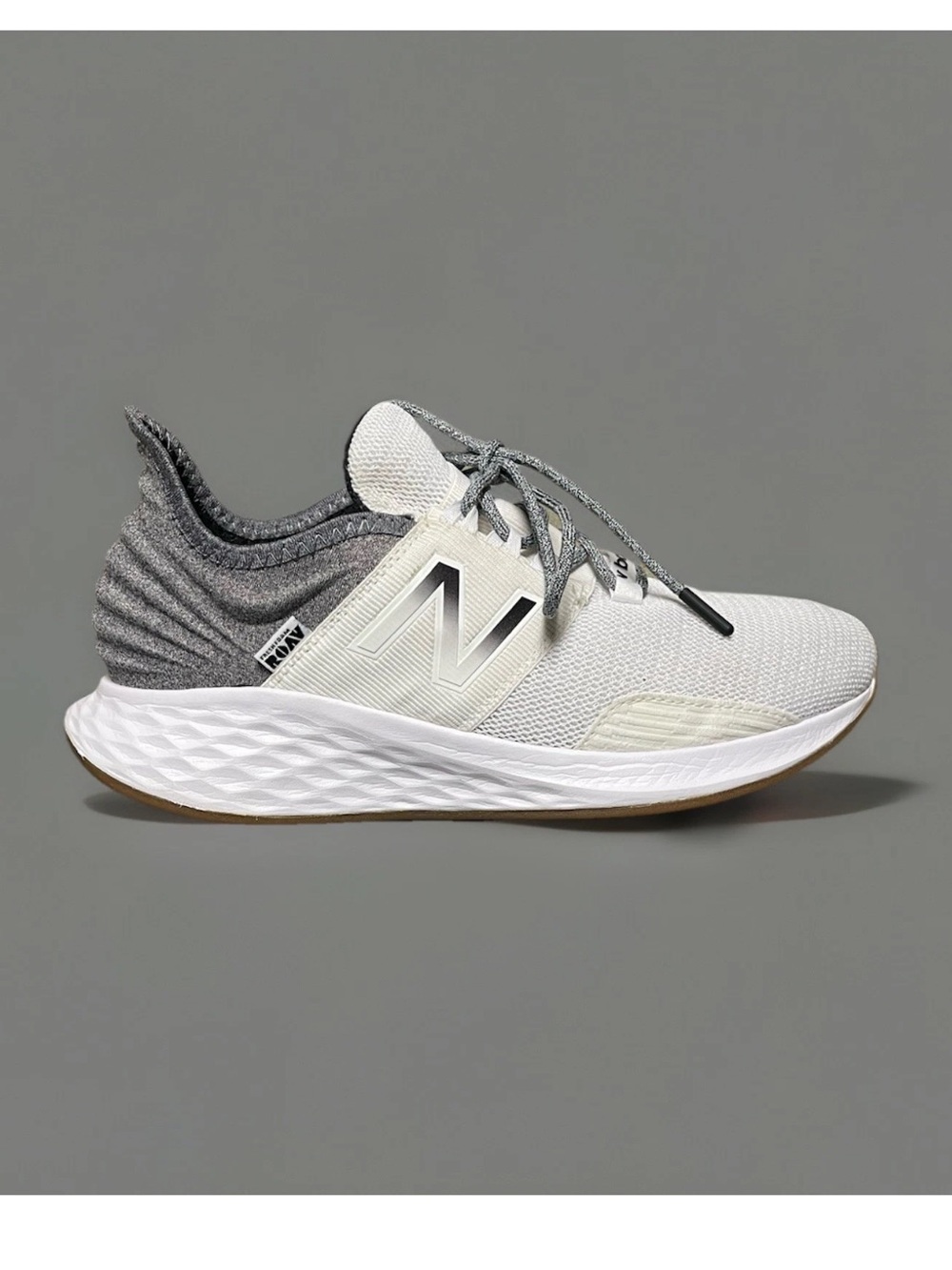 New Balance Women's Wide Fresh Foam Roav T-Shirt White/Grey Sneakers Size 9.5D